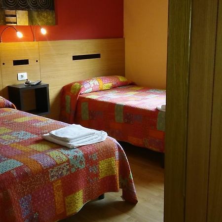 Hostal-Meson Vilasante Триакастела Экстерьер фото