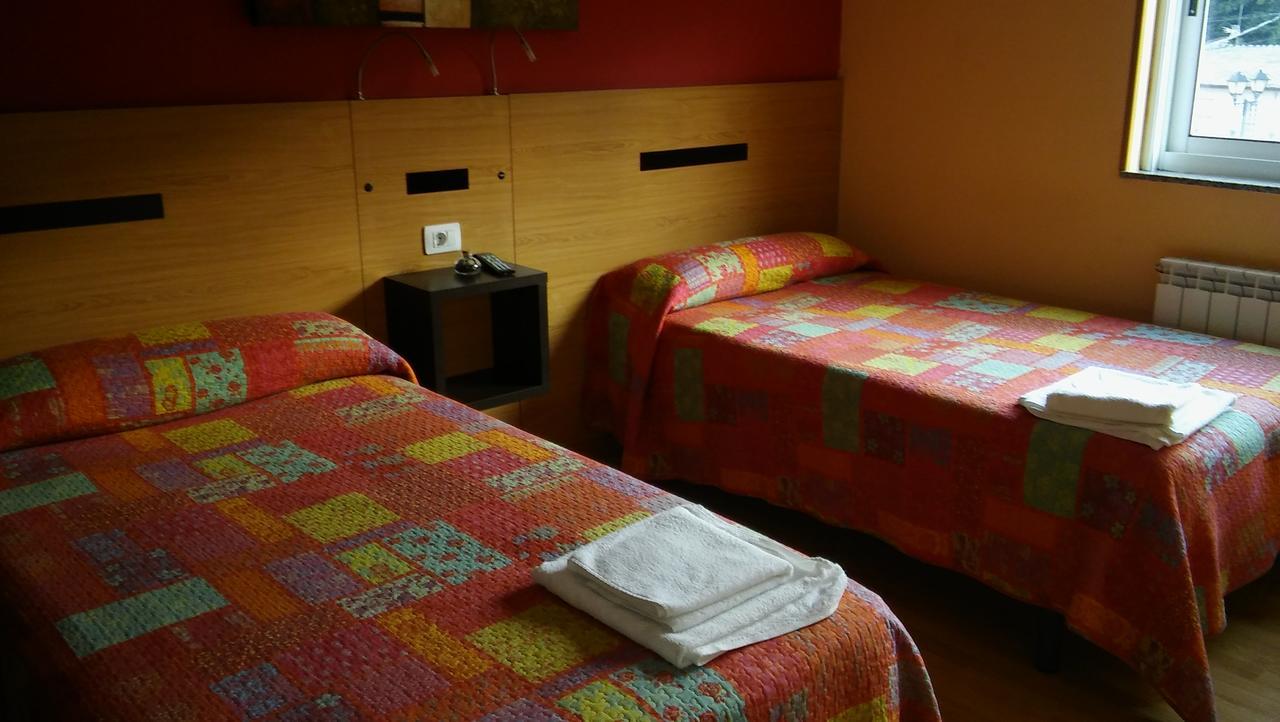 Hostal-Meson Vilasante Триакастела Экстерьер фото