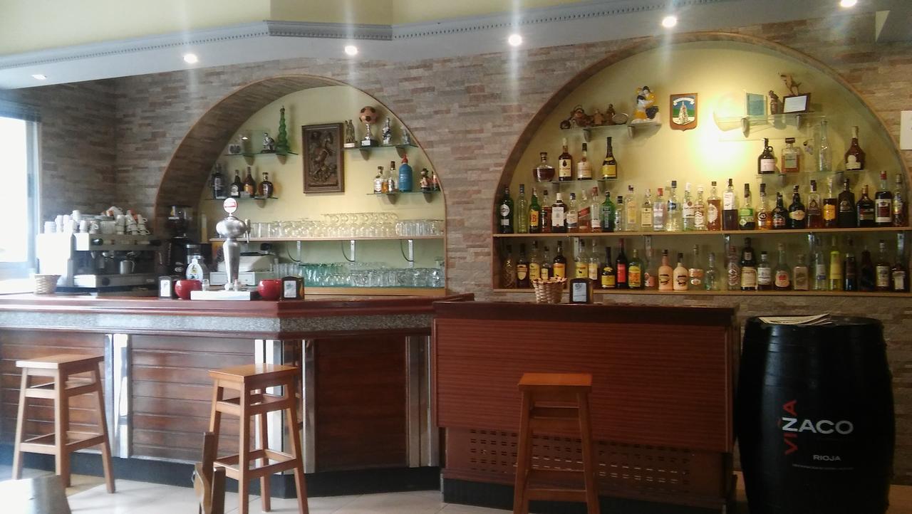 Hostal-Meson Vilasante Триакастела Экстерьер фото