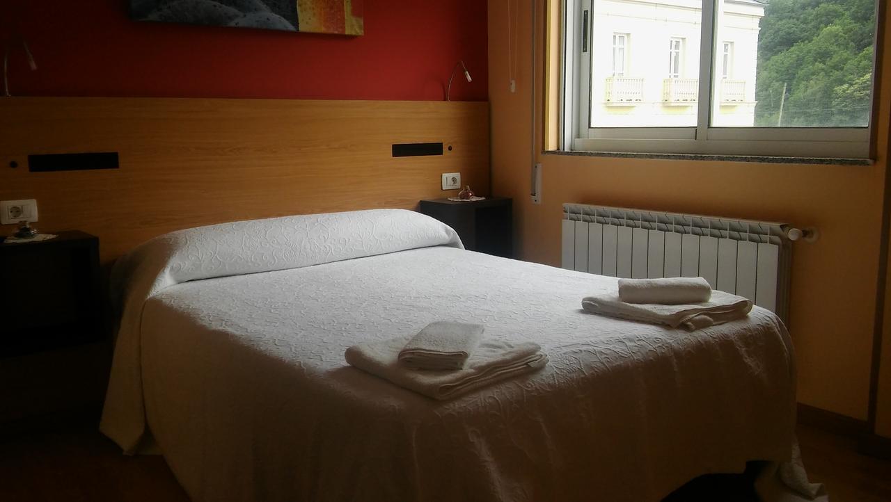 Hostal-Meson Vilasante Триакастела Экстерьер фото