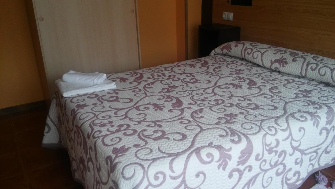 Hostal-Meson Vilasante Триакастела Экстерьер фото